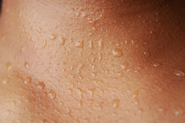 image showing a fine hypochlorous acid spray mist on skin